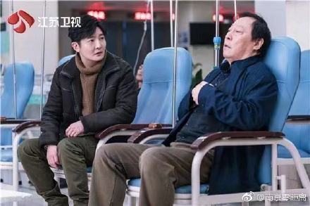 重男轻女的母亲,懦弱自私的父亲,虚荣愚孝的大