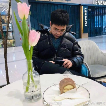 90后小伙用牙膏作画：白天平平无奇，晚上却很惊艳