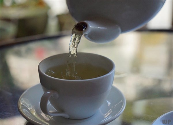 每天早上喝一杯热水,七大好处不请自来,还你一