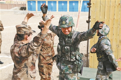 把强军旋律传播到官兵心坎上