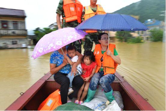 江西各县人口_大雨滂沱,他们把你抱在怀中