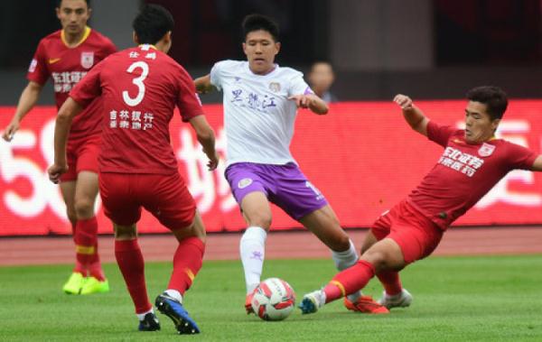 中甲:长春亚泰平黑龙江FC