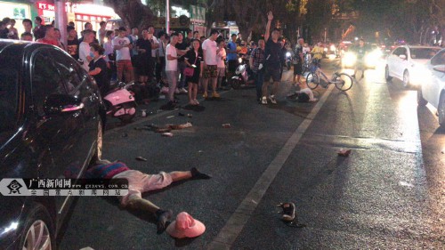 最新|南宁东葛葛村路口车祸共造成2人死亡 7人受伤