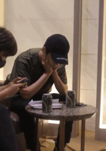 肖战昔日同桌爆料其高中生活：没整容，是个温柔又努力的人