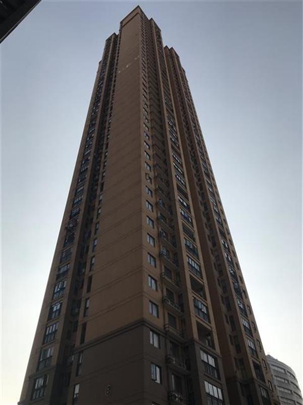 电梯停摆一周,两百余住户挤乘一部电梯 电梯停摆一周,两百余住户挤乘一部电梯