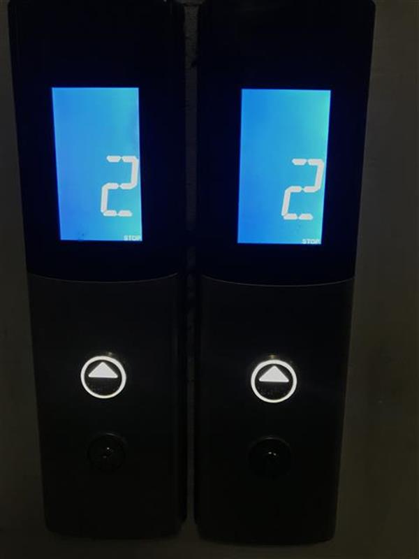 电梯停摆一周,两百余住户挤乘一部电梯 电梯停摆一周,两百余住户挤乘一部电梯