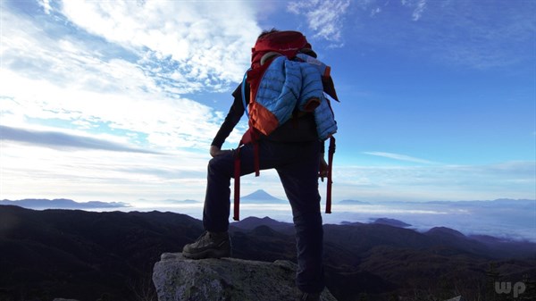 秋高气爽登山去,切莫忘记护好膝