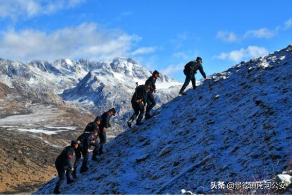 走近甘孜州巴塘县"云端上的检查站"      海子山检查站民警辅警在