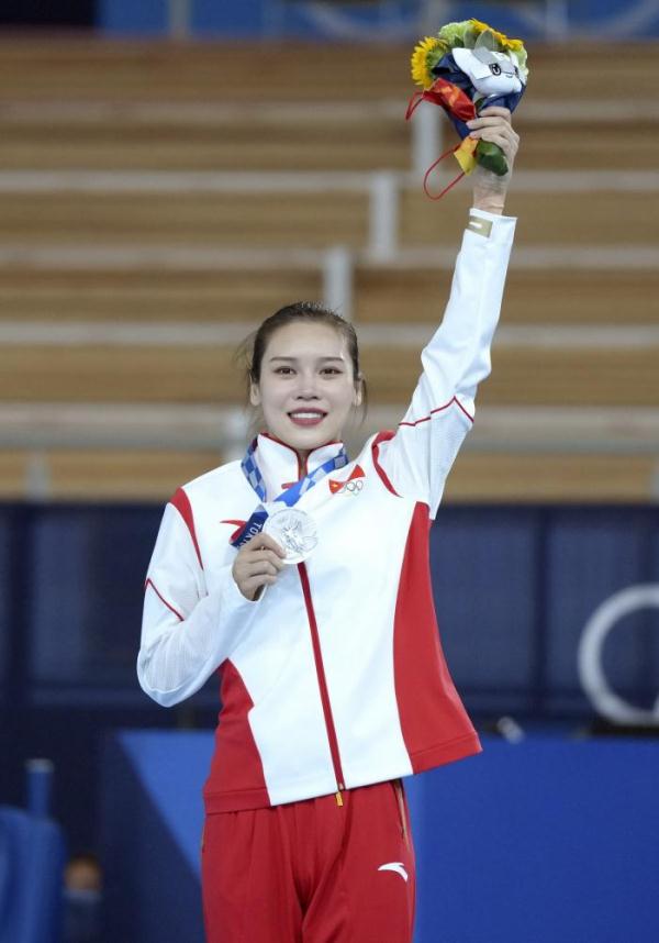 蹦床女子决赛:中国选手包揽冠亚军