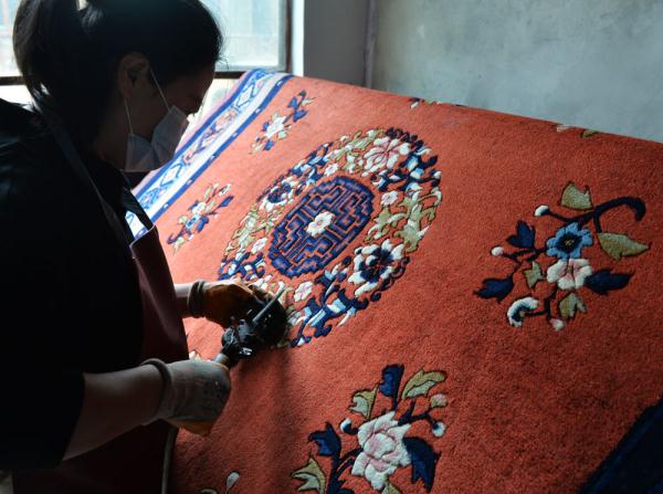 甘肃临夏 :手工地毯织出增收致富路