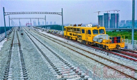 郑济铁路郑州段有砟轨道铺设中,河南"米"字形高铁网即将完成