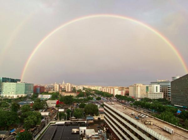 雨后北京现彩虹