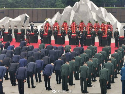 第八批在韩中国人民志愿军烈士遗骸安葬仪式在沈阳抗美援朝烈士陵园