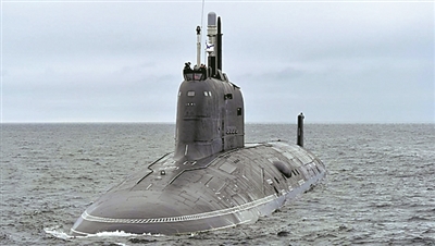 俄海军特种核潜艇"浮出水面"