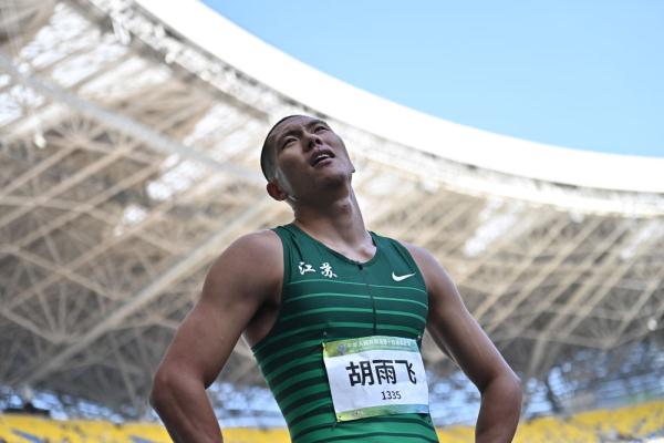 9月20日,江苏队选手胡雨飞在男子十项全能100米比赛后.