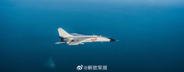 海军航空兵某旅组织多课目对抗训练