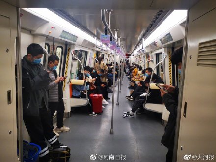 官方回应郑州地铁周末发车间隔延长