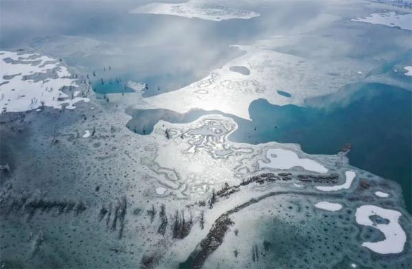 瀚海阑干百丈冰是真的太梦幻了塔克拉玛干沙漠下雪了