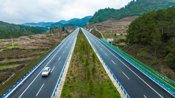 贵州瓮开高速即将正式通车