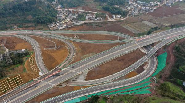 宜彝高速公路四川境段正式开通运营