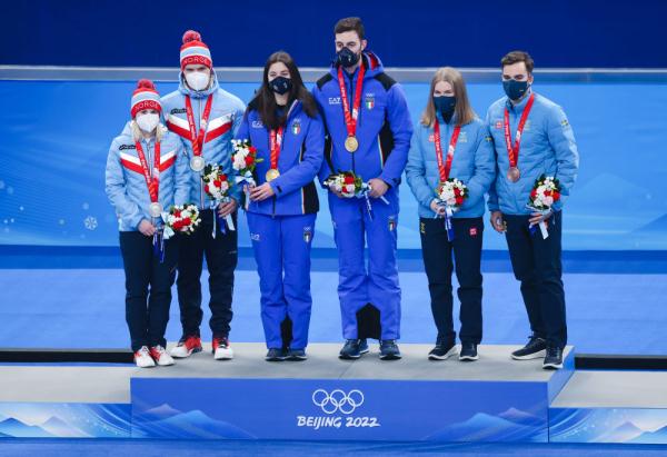 北京冬奥会冰壶混双意大利队摘金