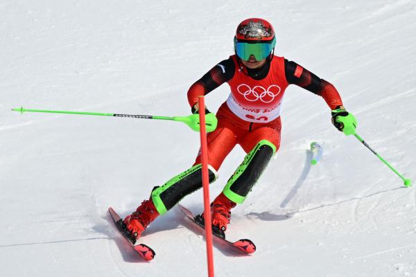 北京冬奥会中国选手亮相高山滑雪女子回转比赛