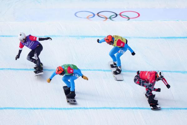北京冬奥会丨单板滑雪男子障碍追逐比赛精彩大图
