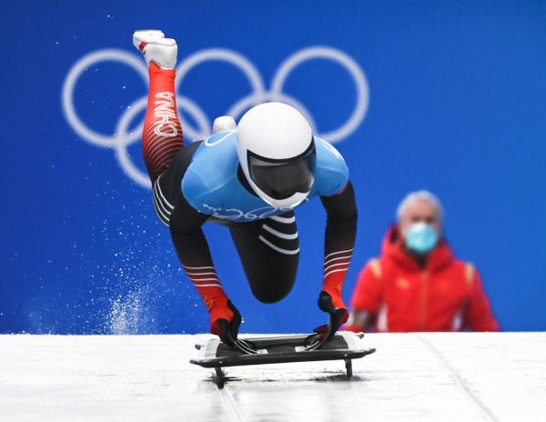 北京冬奥会中国两名选手出战男子钢架雪车比赛