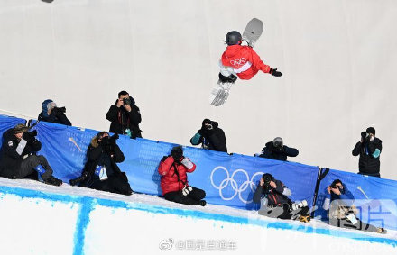 图说国是单板滑雪女子u型场地技巧决赛三甲出炉