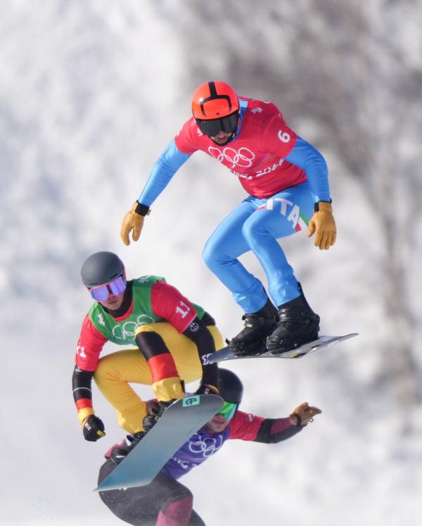 北京冬奥会丨单板滑雪男子障碍追逐比赛精彩大图