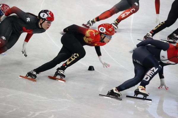 中国队获得短道速滑女子3000米接力铜牌