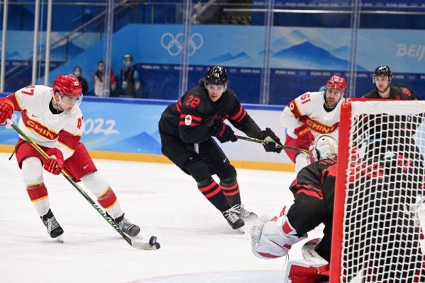 北京冬奥会冰球男子晋级资格赛中国队不敌加拿大队