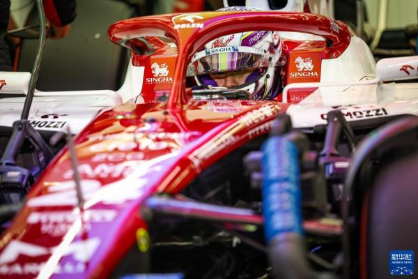 赛车2022赛季f1揭幕战巴林站中国车手周冠宇首秀