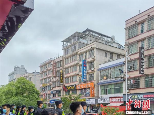 长沙望城区一自建房倒塌房主在楼顶加建阁楼