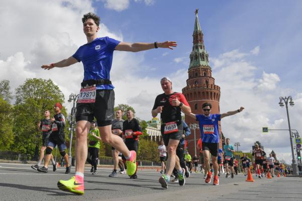莫斯科半程马拉松赛开跑