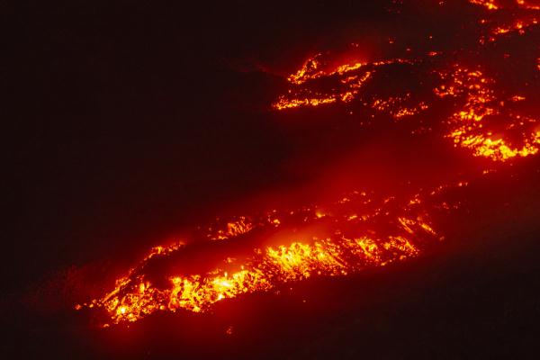 熔岩流淌意大利埃特纳火山喷发