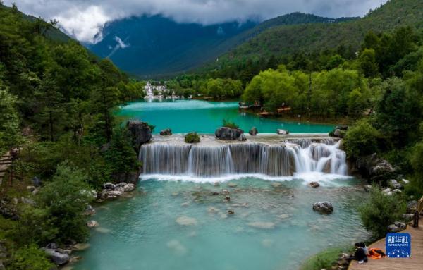 云南丽江玉龙雪山迎来夏日旅游热