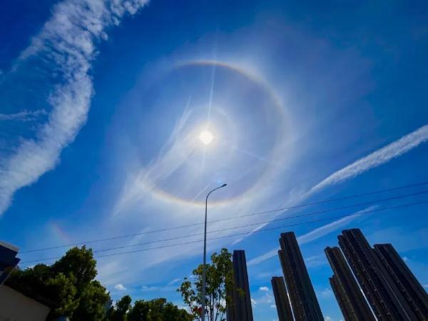 今天南昌天空神奇一幕