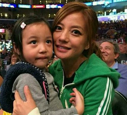  赵薇 夫妇身家 一年蒸发20亿  或与股票狂跌有关