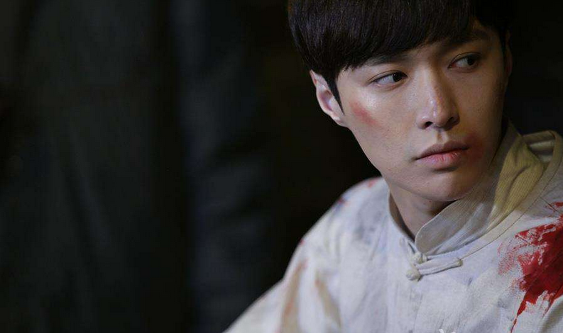 男主腹部受伤视频