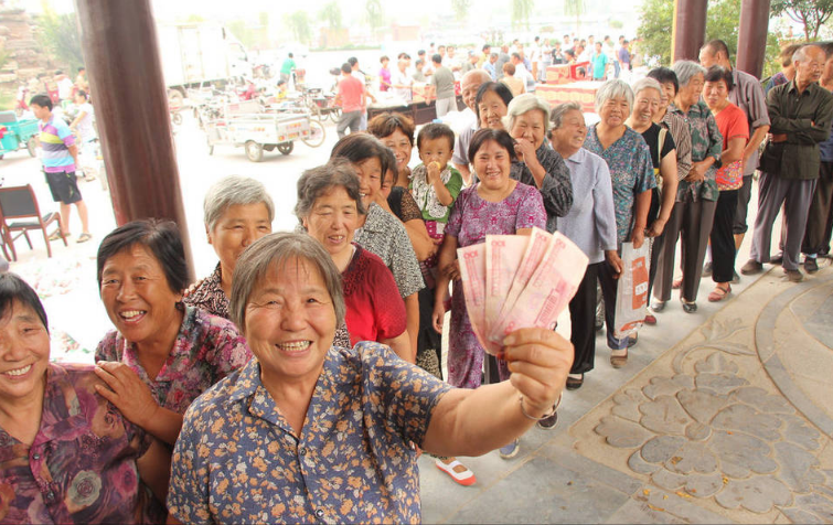 另外,60-69岁老人发放生活补助金1200元,70-79岁老人发放生活补助金