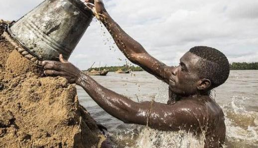 他们从事世界最危险工作,身材超越男模每天用