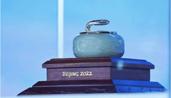北京冬奥会特许商品“景泰蓝和田玉冰壶”发布