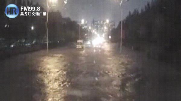 必须“曝光”！狂风暴雨的晚上，黑龙江这名公交司机突然改变行驶路线