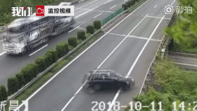 电线杆都撞歪了，还好系了安全带 | 一盔一带