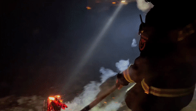 大桥下冒烟，源头竟是熏腊肉、腊肠