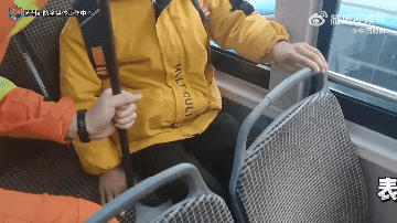 卡卡包月服务，刚放寒假熊孩子就被围栏卡住