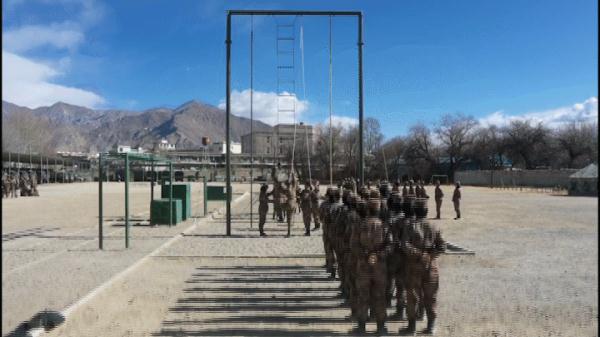 高原女兵丁王英，给张桂梅老师写了一封信