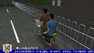 男子坐电动车后座撞到护栏这一下想想都疼