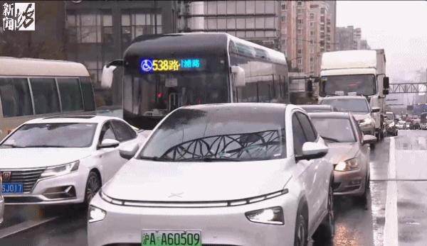 虎年第一个工作日早高峰，上海这里事故频发！司机：几百米路程碰到3起